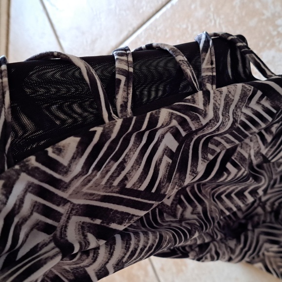 👍 Geometric Patterned Leggings - Picture 8 of 11